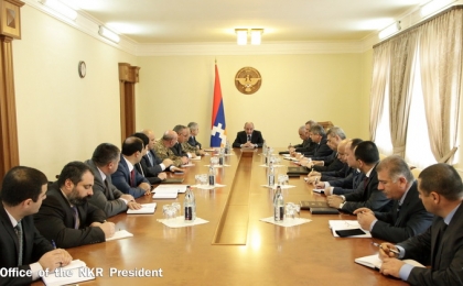 Президент Саакян  провел рабочее совещание , посвященное  работам по организации  праздничных мероприятий по случаю Дня Победы.
