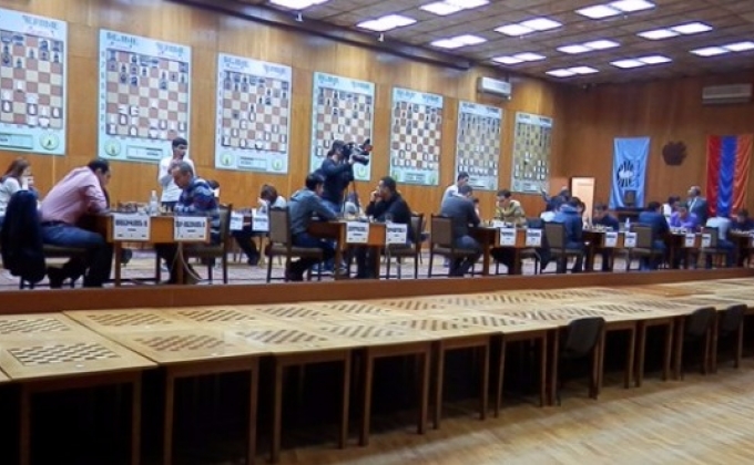 На первенстве Армении по шахматам лидируют Андриасян и Геворгян