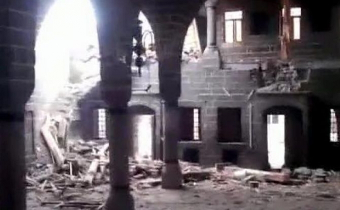 Вследствие столкновений в Диарбекире значительно повреждена армянская церковь Св. Саргиса