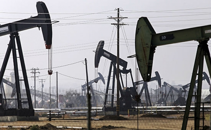 Saudi Arabia, Russia to Freeze Oil Output at Near-Record Levels