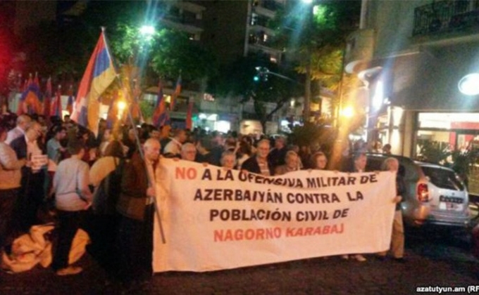 Արգենտինահայ համայնքը բողոքի ցույց է անցկացրել Ադրբեջանի դեսպանության առջև
