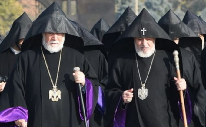 Армянские католикосы посетят Нагорный Карабах