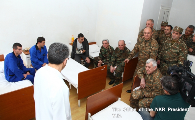 Президенты Арцаха и Армении посетили Центральный военный госпиталь Степанакерта