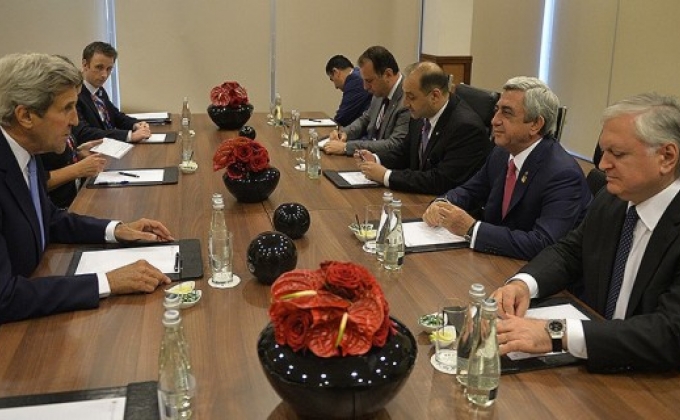 Serzh Sargsyan and John Kerry discuss Karabakh settlement