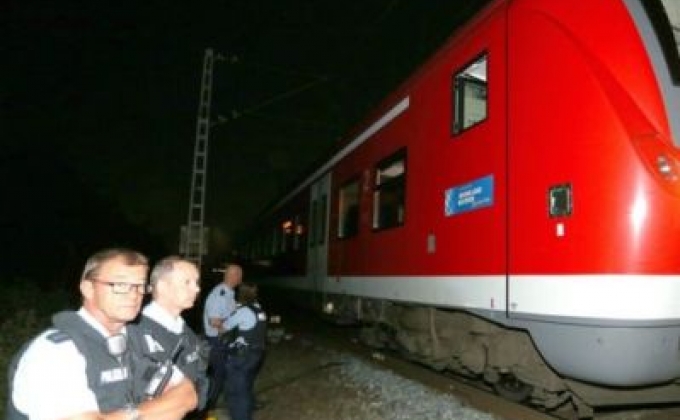 Գերմանիայում գնացքի ուղեւորների վրա հարձակվողի տանը ԻՊ դրոշ է հայտնաբերվել