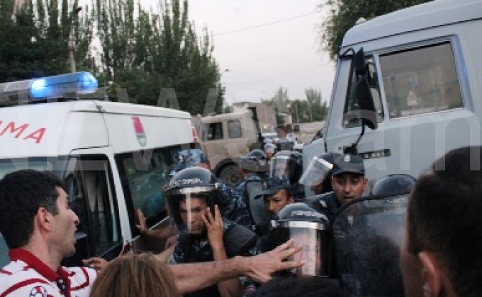 Over 74 hours pass since Yerevan police station seizure