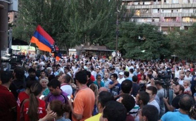 7th day near seized police headquarters in Yerevan (PHOTO)