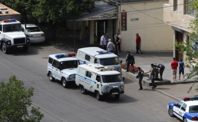 Պատանդ վերցված 4 ոստիկանից 2-ն ազատ են արձակվել. Վիտալի Բալասանյան