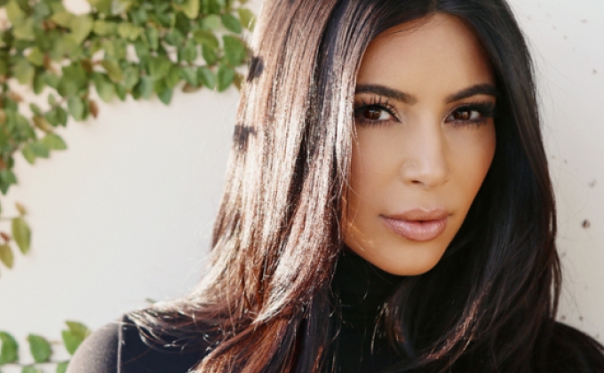 Reuters - Kim Kardashian robbed by 5 gunmen in Paris, millions in jewels taken: police