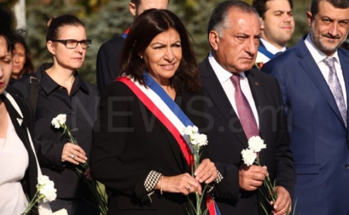 Paris mayor visits Armenian Genocide Memorial