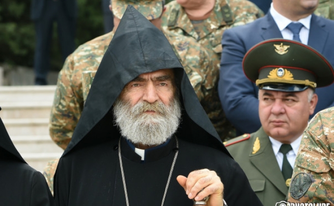 Мы должны принудить Азербайджан к миру - архиепископ Паргев Мартиросян