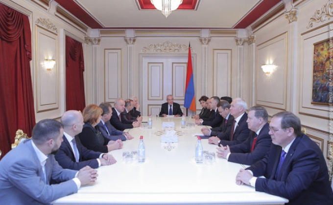 Председатель НС Армении Галуст Саакян принял делегацию, возглавляемую Николаем Рыжковым