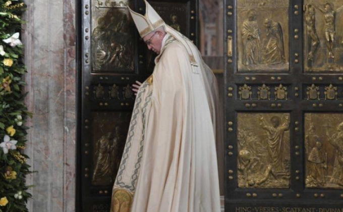 Վատիկանում Հռոմի Ֆրանցիսկոս պապը փակել է Հոբելյանական տարին
