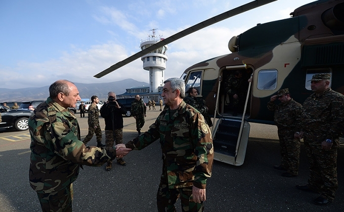 Президент Серж Саргсян посетил одну из воинских частей на юго-востоке Армении и отправился с рабочим визитом в НКР