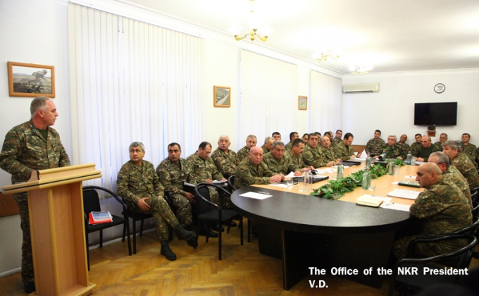 Президенты Арцаха и Армении провели в министерстве обороны НКР совещание с участием высшего командного состава Армии обороны