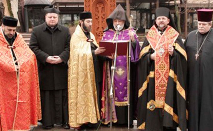 В Киеве состоялась церемония открытия и освящения армянского хачкара