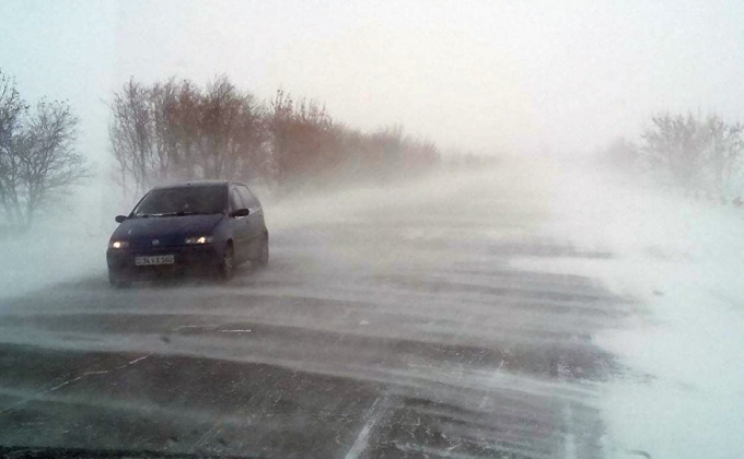 Из-за сильного снегопада и метели на территории Армении есть закрытые и труднопроходимые автодороги