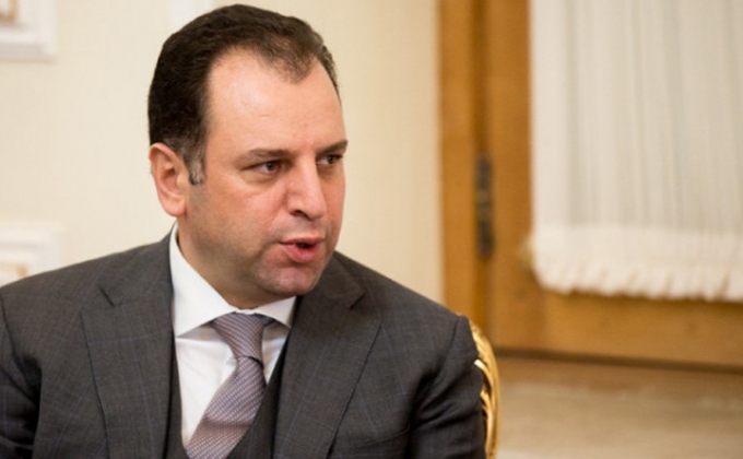 Глава Минобороны Армении Виген Саркисян встретился с министром иностранных дел Ирана М. Дж. Зарифом
