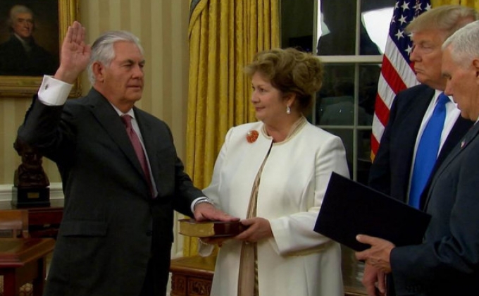 Rex Tillerson sworn in as US secretary of state