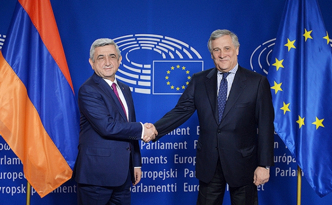 Президент Армении Серж Саргсян назвал предосудительным объявление Баку депутатов Европейского парламента в розыск