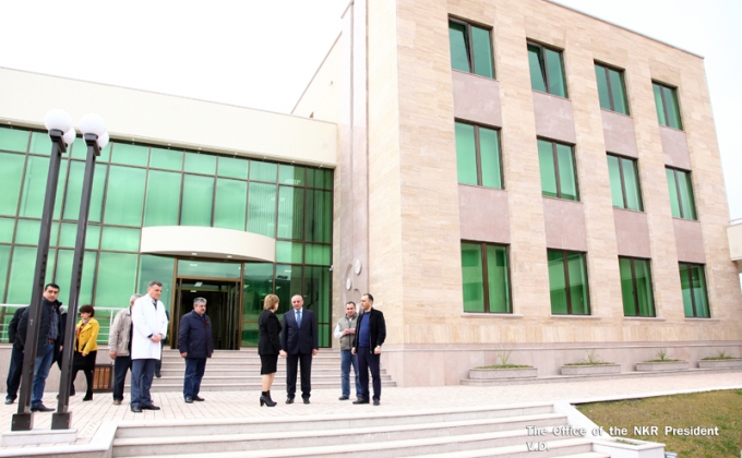 Бако Саакян посетил новое здание онкологического центра г.Степанакерта