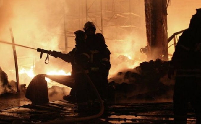 Украина: около 15 тыс. человек эвакуируют из-за пожара на складе боеприпасов в Харьковской области