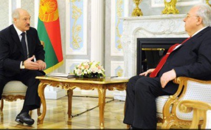 Лукашенко заявил, что не хочет ссориться ни с Азербайджаном, ни с Арменией