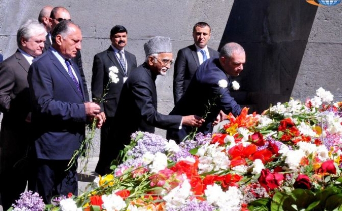 Вице-президент Индии посетил мемориальный комплекс «Цицернакаберд» в Ереване