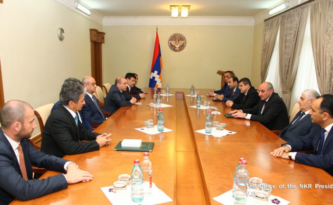 Бако Саакян принял группу представителей банковской и предпринимательской сфер Армении