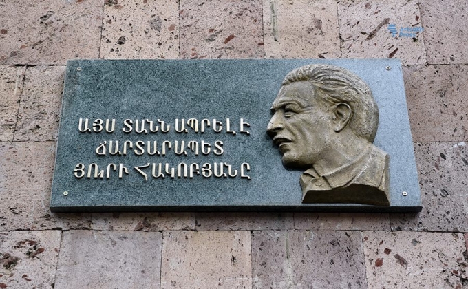В Степанакерте  установлен барельеф архитектору монумента «Мы и наши горы»