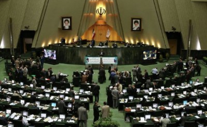 В парламенте Ирана захватили заложников