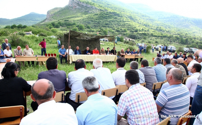Bako Sahakyan  meets with community leaders of Kashatagh region