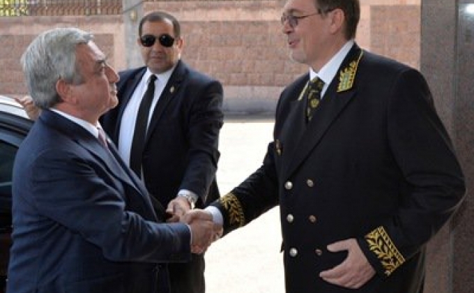 Armenian President visits Russian Embassy, congratulates top leadership of Russian Federation