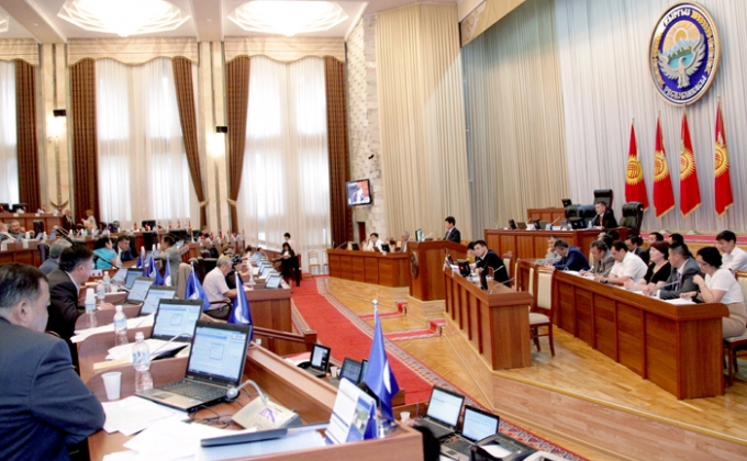 Ղրղզստանի խորհրդարանում տղամարդ պատգամավորները ցուցադրաբար հեռացել են կանանց իրավունքների մասին նիստից
