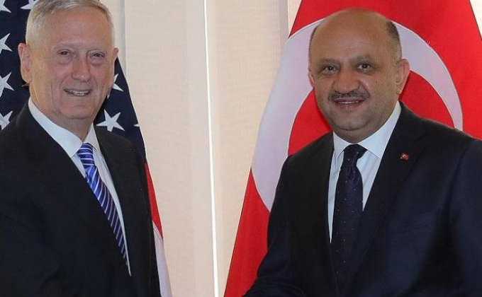 Министр обороны Турции встретился в Брюсселе с министром обороны США