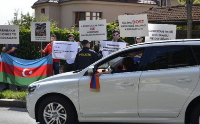 Չեխիայի հայ համայնքը տապալել է ՀՀ դեսպանատան մոտ ադրբեջանցիների կազմակերպած ցույցը