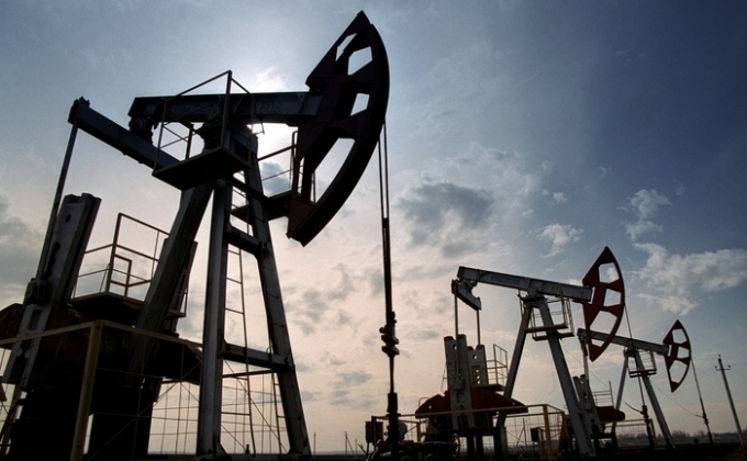Global oil prices continue falling