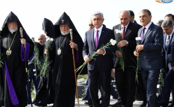 Հայաստանի ղեկավարությունը «Եռաբլուր»-ում հարգեց Հայրենիքի անկախության համար զոհված հայորդիների հիշատակը