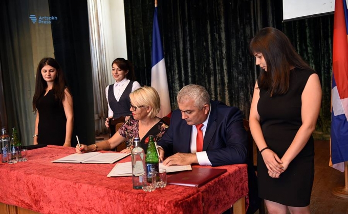 Artsakh's Chartar city and France's Decines-Charpieu city sign declaration of friendship