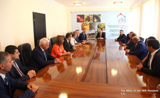 Президент Бако Саакян посетил ряд министерств