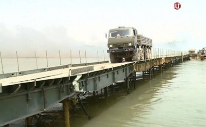Ռուս զինվորականները կամուրջ են կառուցել Եփրատի վրա՝ ռազմական տեխնիկայի փոխադրման համար

