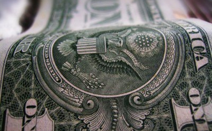 Դոլարի փոխարժեքն աննշան նվազել է, իսկ եվրոն էժանացել է մոտ 4 դրամով
