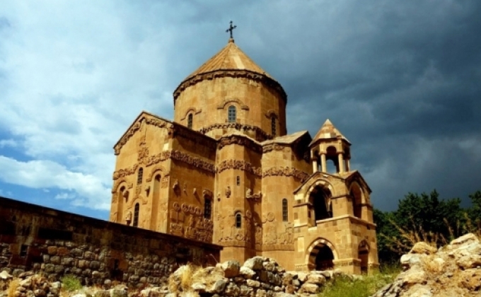 Աղթամարի հայկական եկեղեցին մագնիս է դարձել զբոսաշրջիկների համար. Cumhuriyet