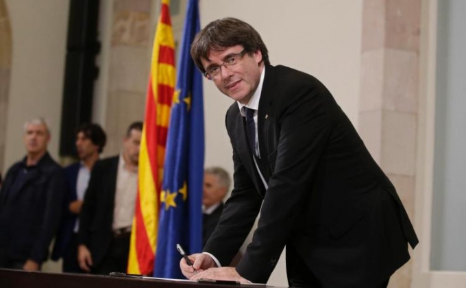 Catalonia leader signs declaration of independence