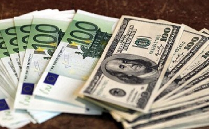 Dollar, euro continue gaining value in Armenia