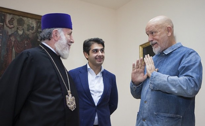 Джон Малкович посетил Эчмиадзин и встретился с Католикосом всех армян