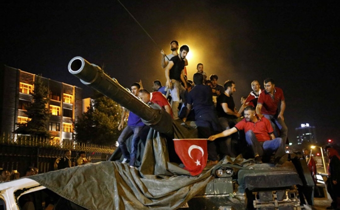 Թուրքիայում տրվել է մոտ 100 մարդու, այդ թվում բժիշկների ու փաստաբանների ձերբակալության հրաման