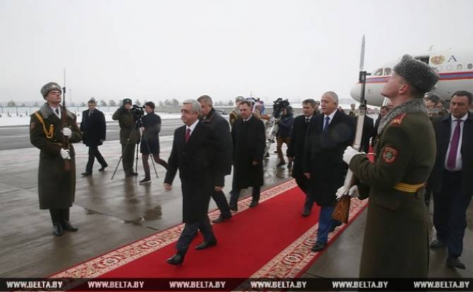 President Sargsyan arrives in Minsk, Belarus