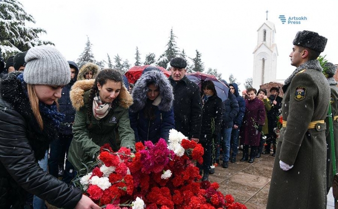 В Степанакерте почтили память жертв Спитакского землетрясения (фото)