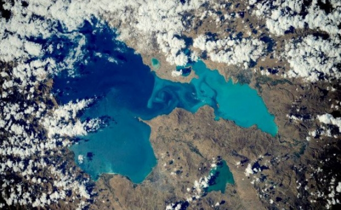 Astronaut congratulates on Valentine's Day with Lake Van